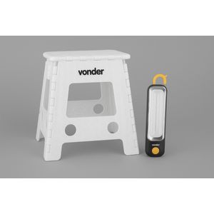 Banqueta Plástica Dobrável 45cm Branca + Lanterna Bateria Recarregável Vonder